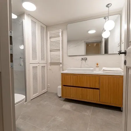 Superior 2 Bedroom Gabriela *